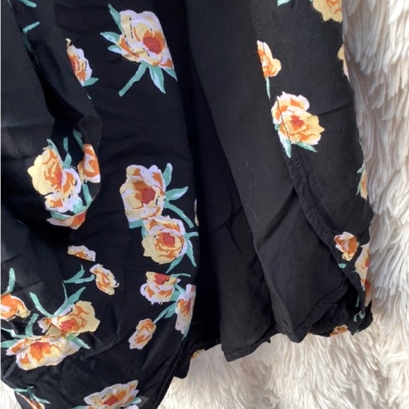 URBAN OUTFITTERS FLORAL NAVY DRESS - Picture 5 of 8